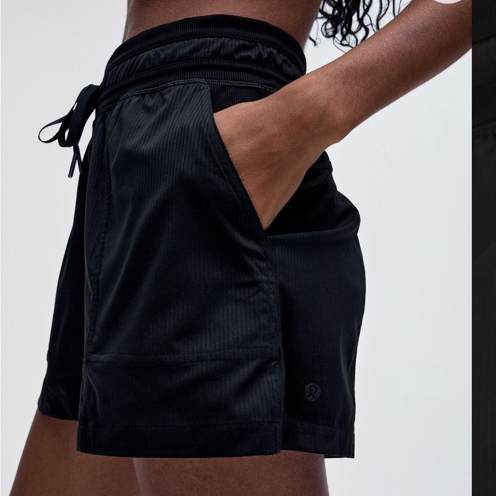 light use LULULEMON dance studio short in black size 8